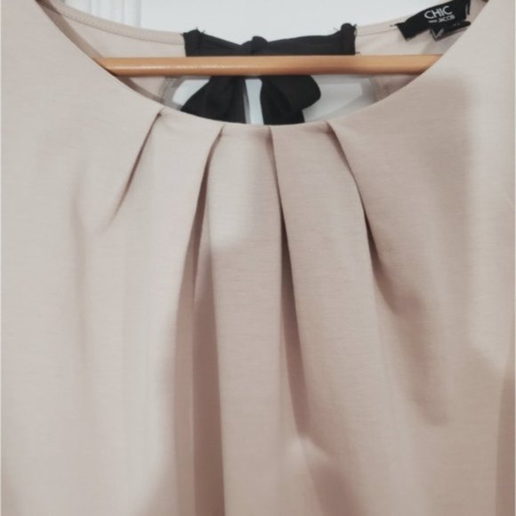 CHIC by Jacob- Pleated Cream Tank Blouse with Black Tie Sash- Size Large - Picture 5 of 8